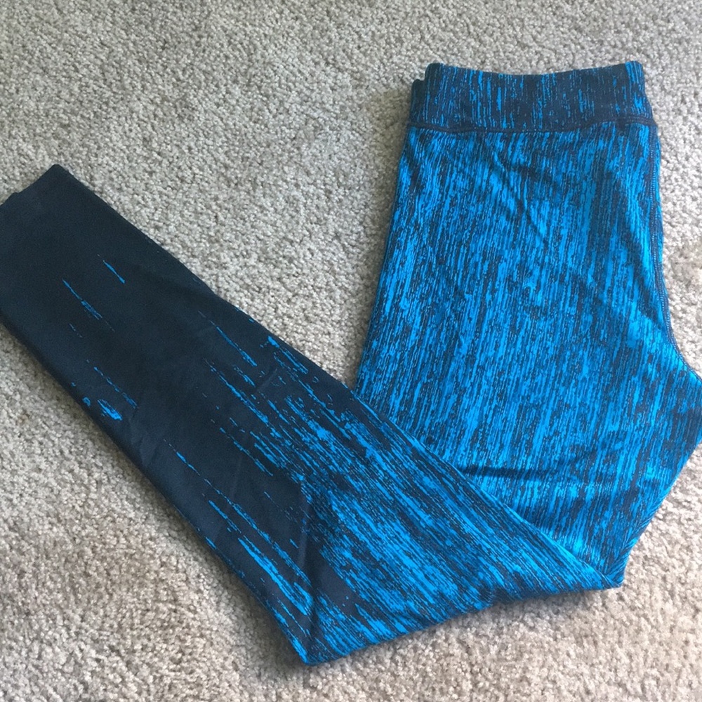 One pair of stykish full length leggings